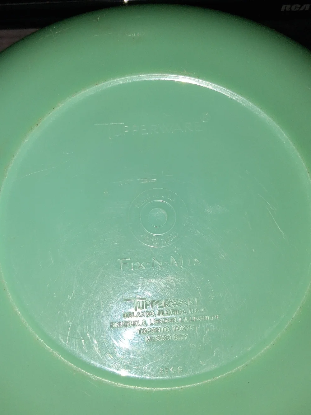 Tupperware Mint Green Fix & Mix Mixing Bowl With Lid